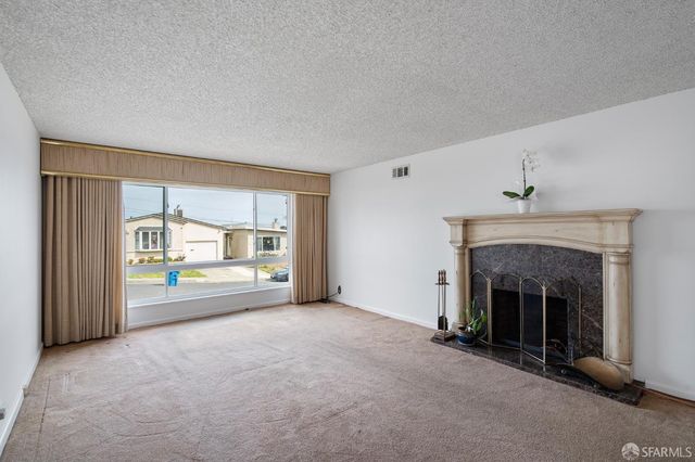 61 Grandview Avenue, Daly City, CA 94015