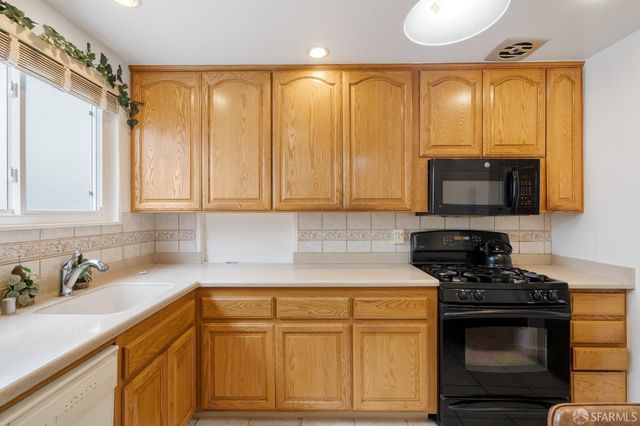 61 Grandview Avenue, Daly City, CA 94015