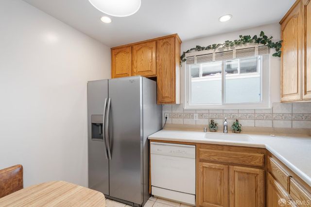 61 Grandview Avenue, Daly City, CA 94015