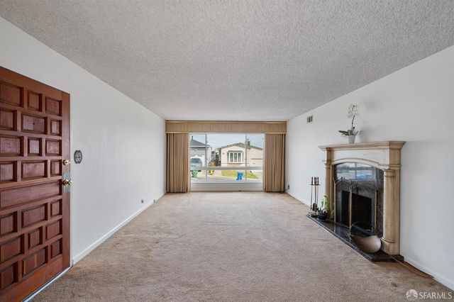 61 Grandview Avenue, Daly City, CA 94015