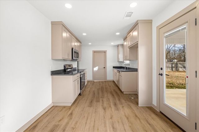 2233 N Brandi Avenue, Fayetteville, AR 72701