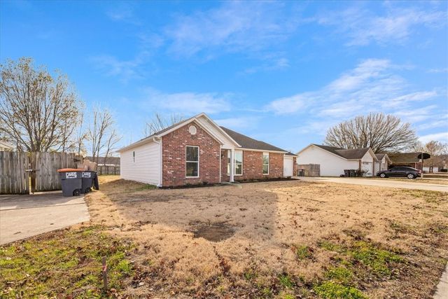 2233 N Brandi Avenue, Fayetteville, AR 72701