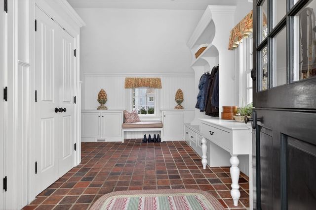 1 Buckingham Ter, Wellesley, MA 02482