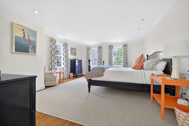 1 Buckingham Ter, Wellesley, MA 02482