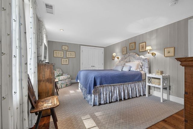 1 Buckingham Ter, Wellesley, MA 02482