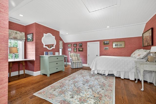 1 Buckingham Ter, Wellesley, MA 02482