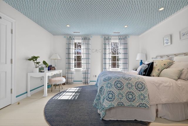 1 Buckingham Ter, Wellesley, MA 02482