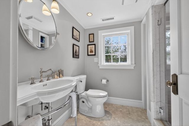 1 Buckingham Ter, Wellesley, MA 02482