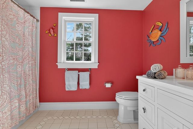 1 Buckingham Ter, Wellesley, MA 02482