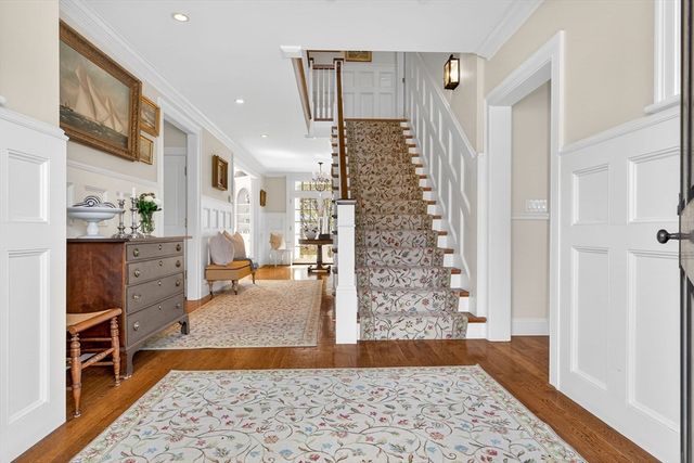 1 Buckingham Ter, Wellesley, MA 02482