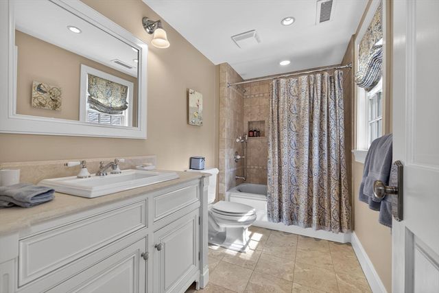 1 Buckingham Ter, Wellesley, MA 02482