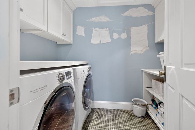 1 Buckingham Ter, Wellesley, MA 02482