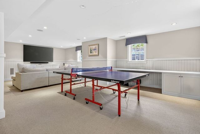 1 Buckingham Ter, Wellesley, MA 02482