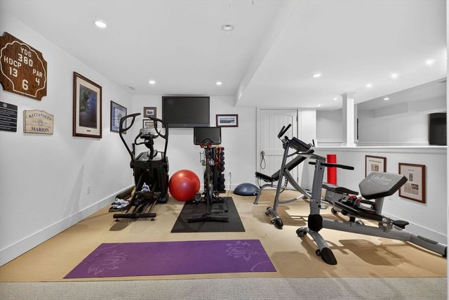 1 Buckingham Ter, Wellesley, MA 02482