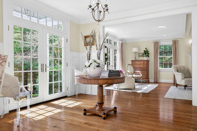 1 Buckingham Ter, Wellesley, MA 02482