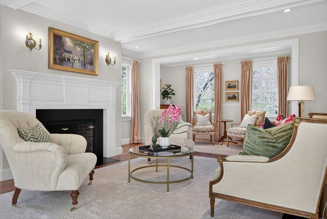 1 Buckingham Ter, Wellesley, MA 02482