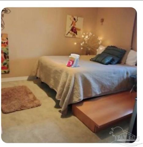 909 W Lloyd St, Pensacola, FL 32501