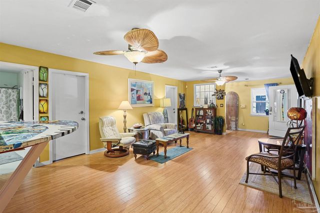 909 W Lloyd St, Pensacola, FL 32501