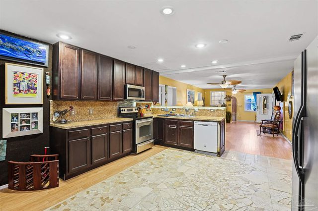 909 W Lloyd St, Pensacola, FL 32501