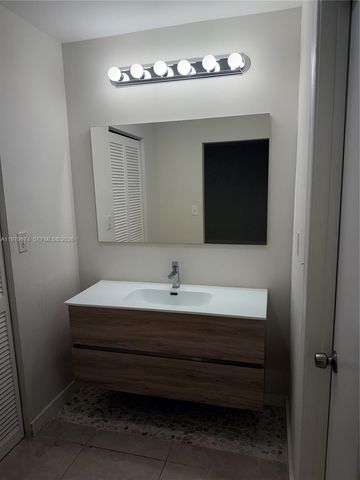 11810 NE 19th Dr 7, North Miami, FL 33181