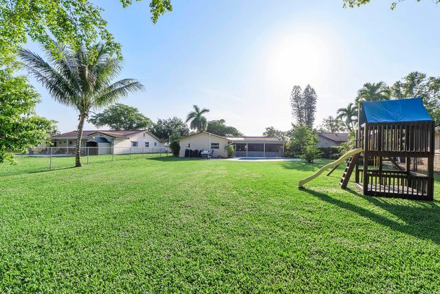 4020 NW 113th Avenue, Coral Springs, FL 33065