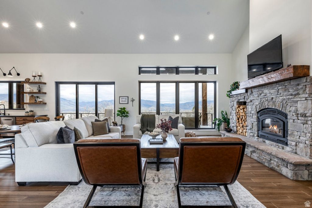 Image 4 of property listing at 5842 OLD SNOWBASIN RD, Huntsville, UT 84317