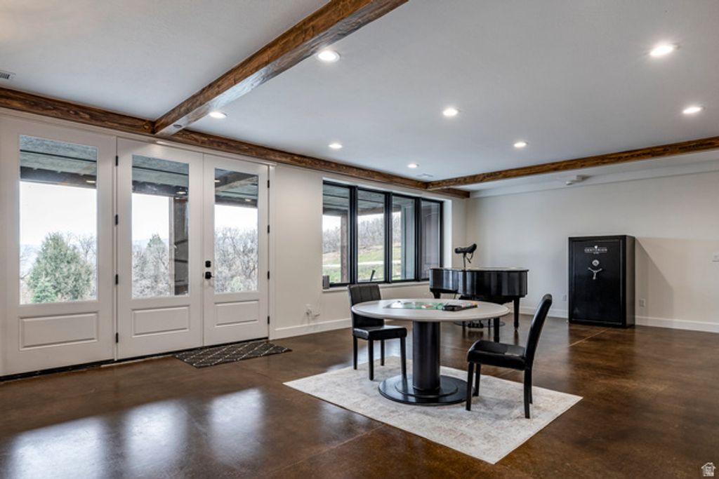 Image 40 of property listing at 5842 OLD SNOWBASIN RD, Huntsville, UT 84317