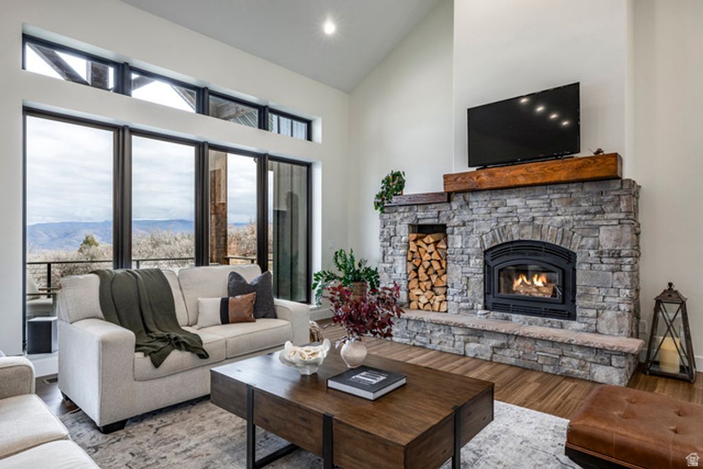 Image 5 of property listing at 5842 OLD SNOWBASIN RD, Huntsville, UT 84317