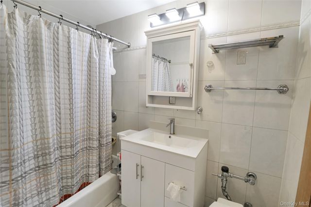 4125 Kissena Boulevard 2T, Flushing, NY 11355