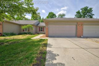 3108 Falcon Drive 25, Burton, MI 48519