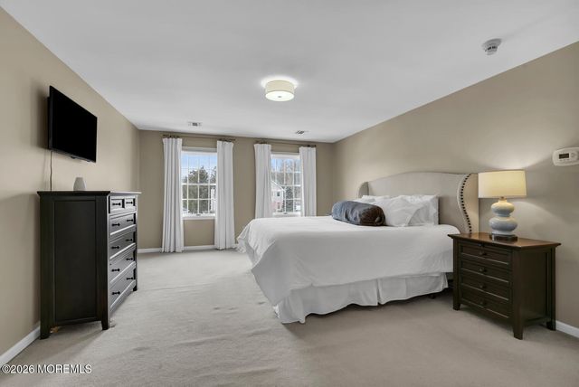 28 Presidential Path, Middletown, NJ 07748