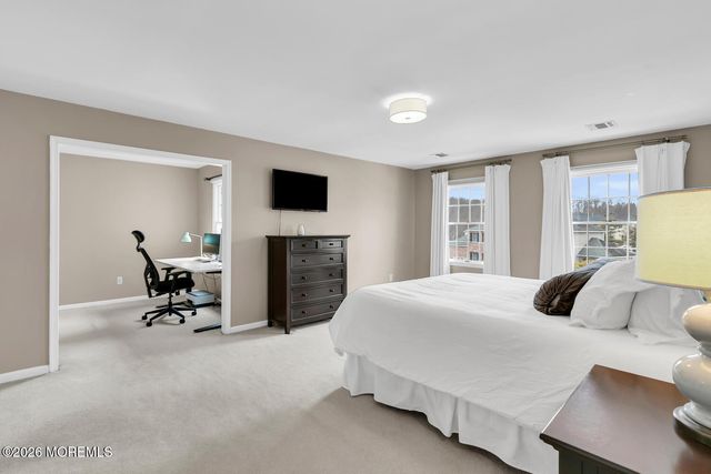 28 Presidential Path, Middletown, NJ 07748