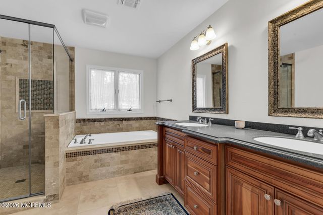 28 Presidential Path, Middletown, NJ 07748