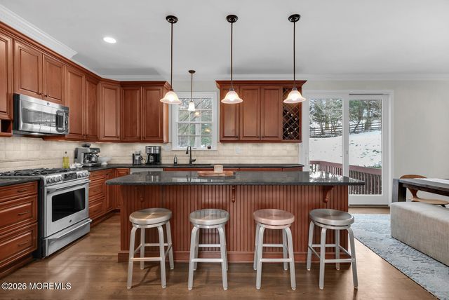 28 Presidential Path, Middletown, NJ 07748