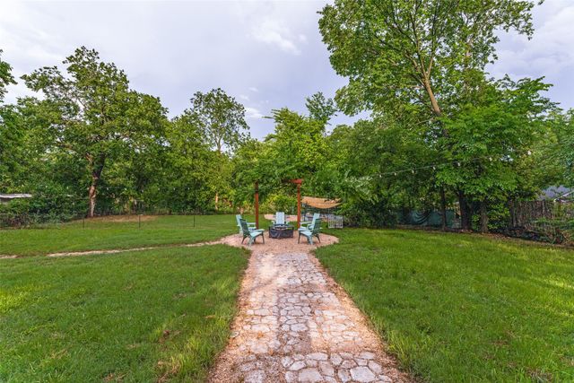 809 S Lamar Street, Weatherford, TX 76086