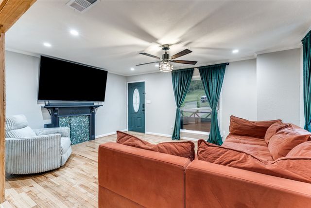 809 S Lamar Street, Weatherford, TX 76086