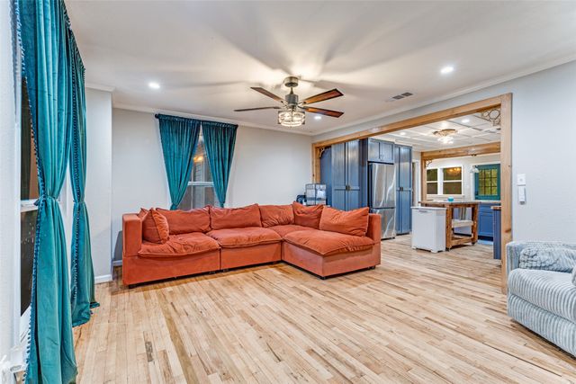 809 S Lamar Street, Weatherford, TX 76086