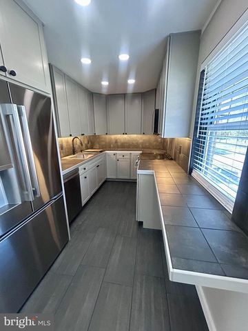 132H THE ORCHARD, East Windsor, NJ 08512