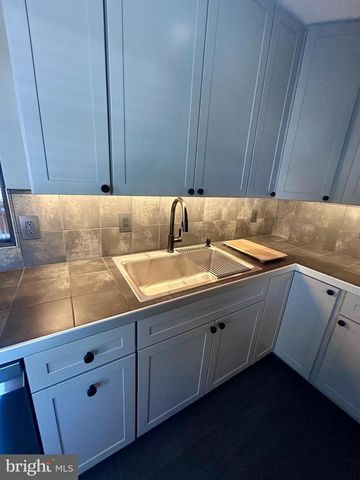 132H THE ORCHARD, East Windsor, NJ 08512