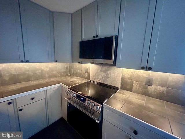 132H THE ORCHARD, East Windsor, NJ 08512