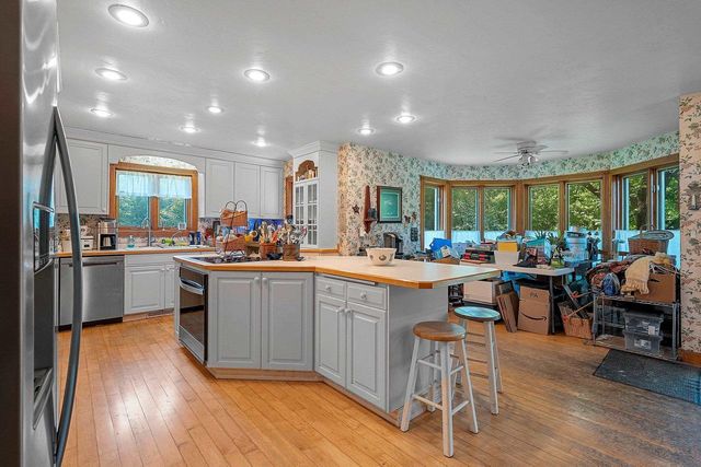 4410 FLAGSTONE COURT, De Pere, WI 54115