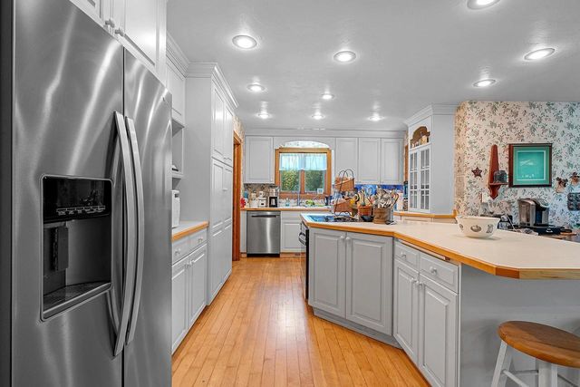 4410 FLAGSTONE COURT, De Pere, WI 54115
