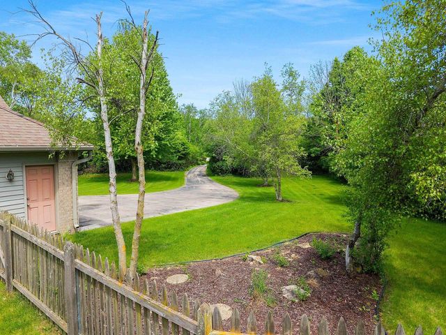 4410 FLAGSTONE COURT, De Pere, WI 54115