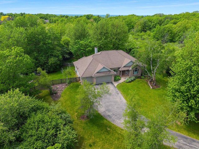 4410 FLAGSTONE COURT, De Pere, WI 54115