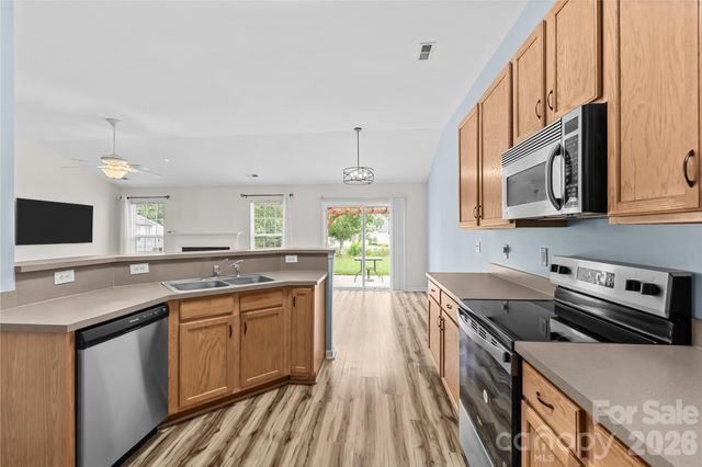 11811 Cheviott Hill Lane, Charlotte, NC 28213