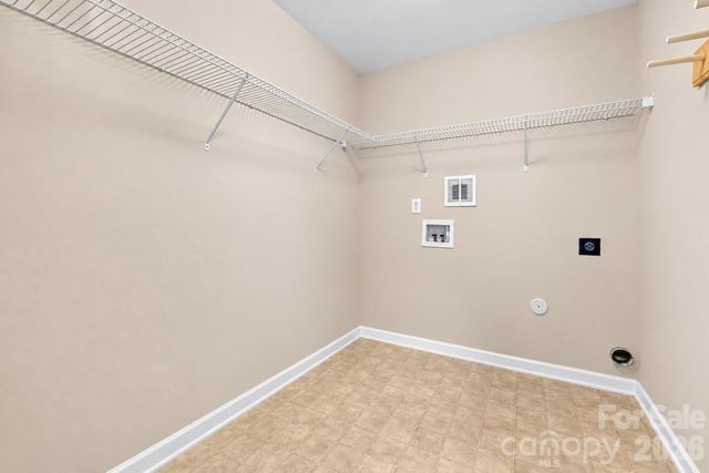 11811 Cheviott Hill Lane, Charlotte, NC 28213