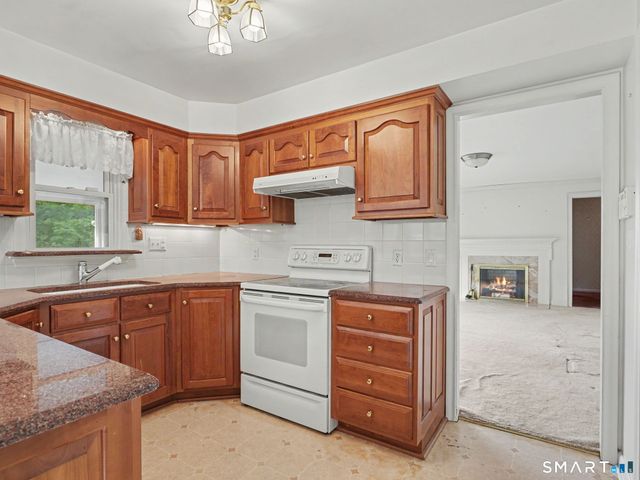 7 Clearview Drive, Woodbridge, CT 06525