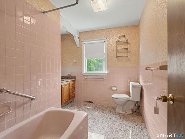 7 Clearview Drive, Woodbridge, CT 06525