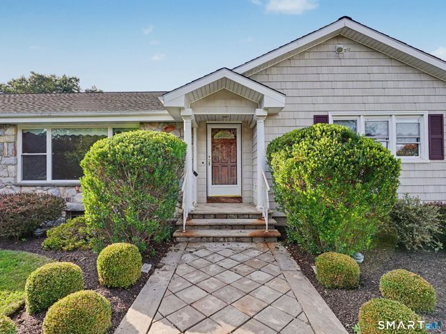 7 Clearview Drive, Woodbridge, CT 06525