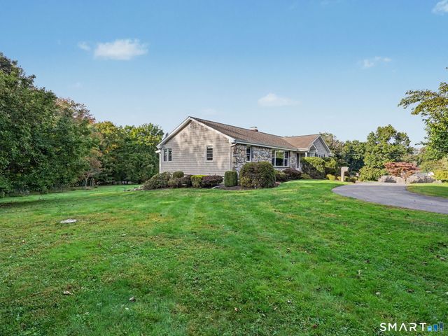 7 Clearview Drive, Woodbridge, CT 06525